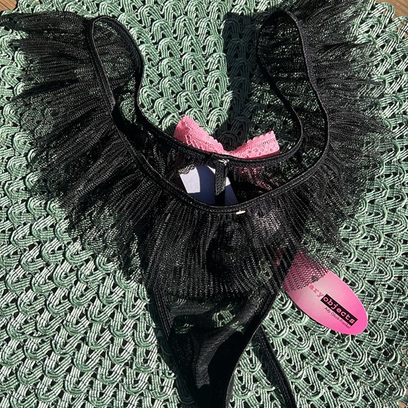 NWT Size large black thong with pink bow 🎀 on back with ruffle. - Picture 5 of 6